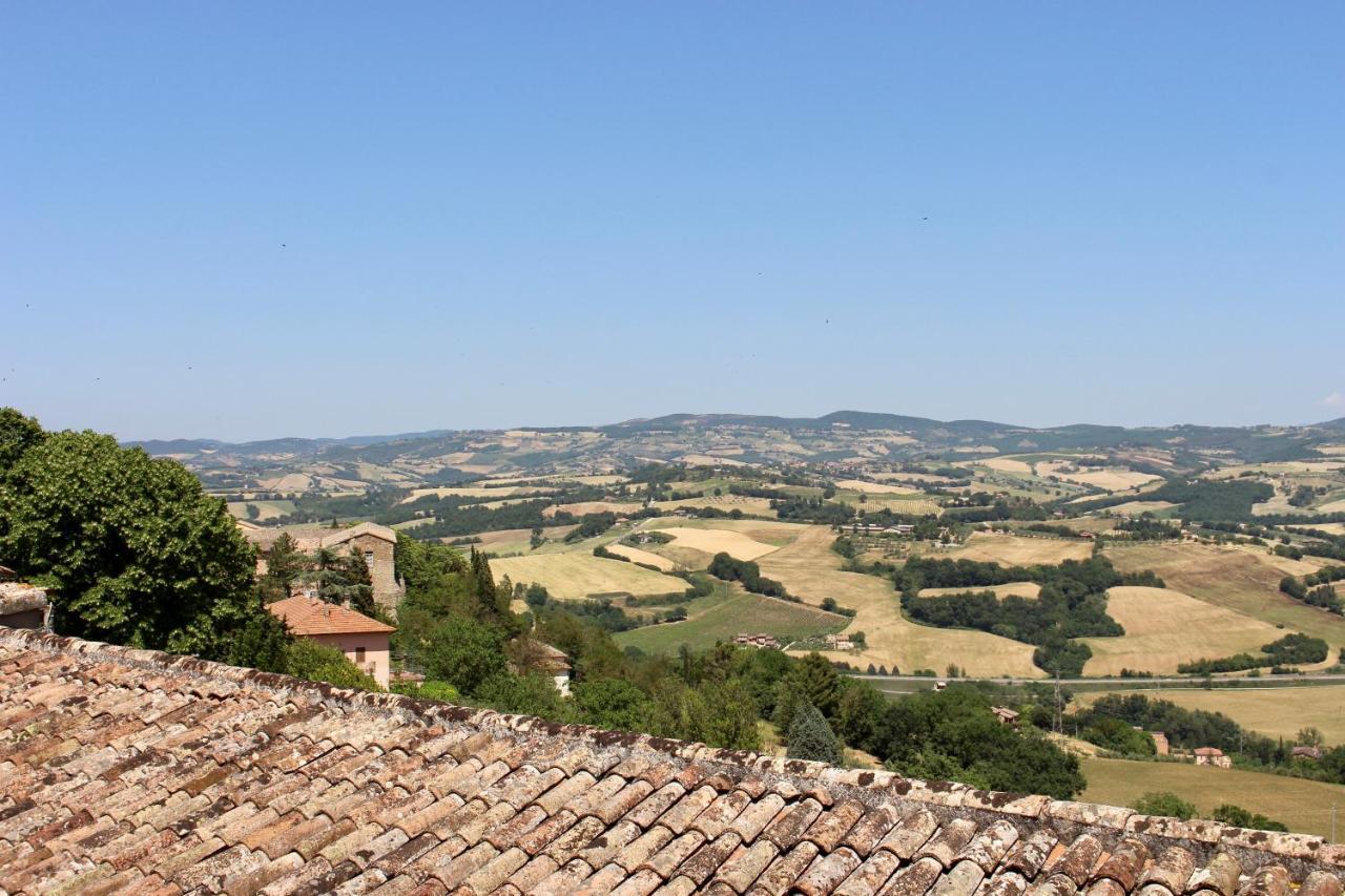 Monastero Ss. Annunziata Hotel Todi Exterior foto A general view of the village