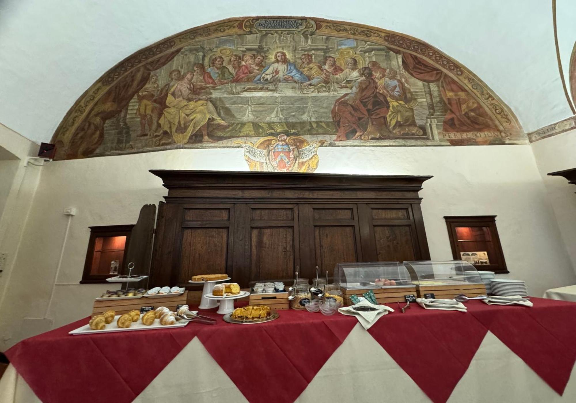 Monastero Ss. Annunziata Hotel Todi Exterior foto The interior of the refectory