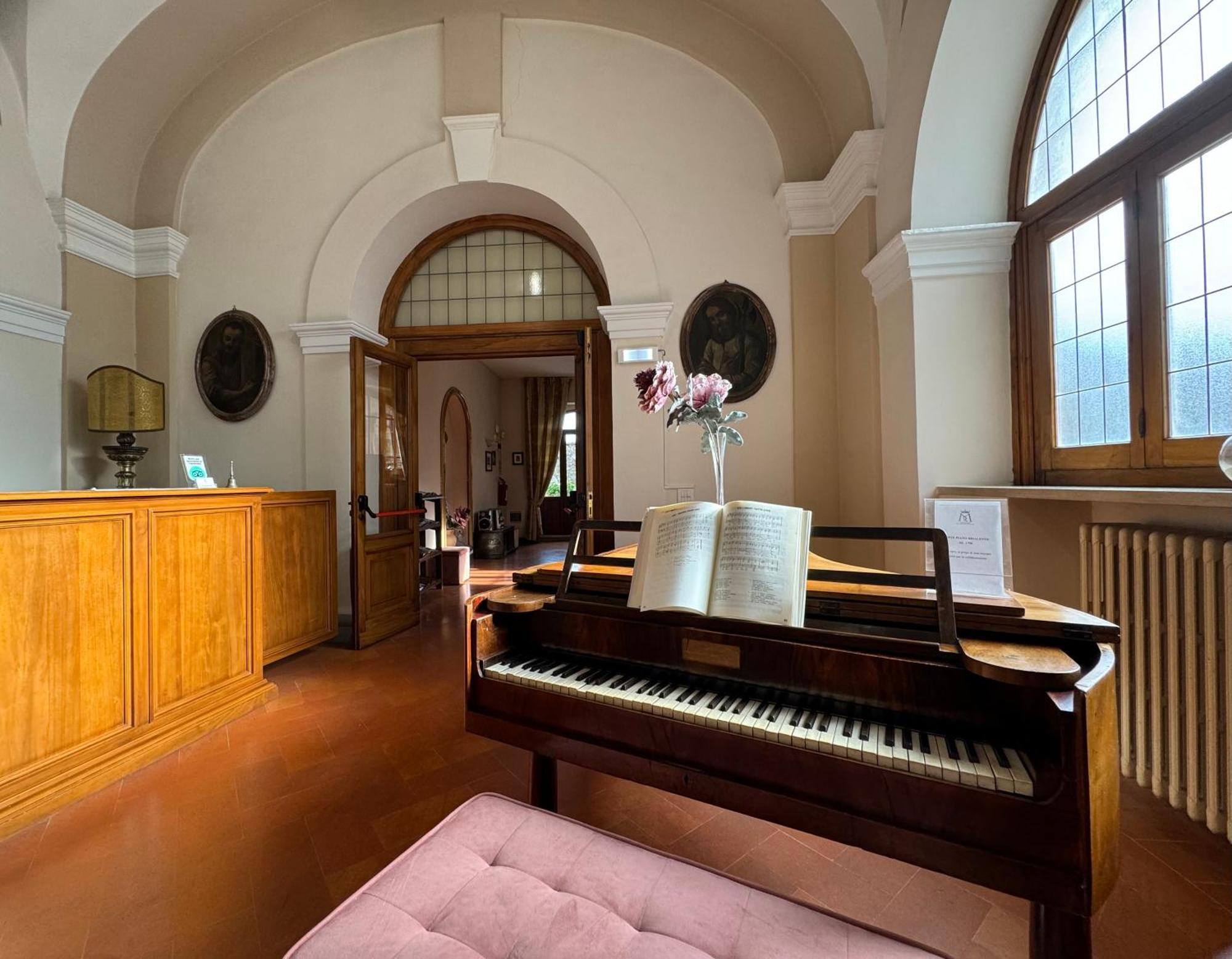 Monastero Ss. Annunziata Hotel Todi Exterior foto The piano room