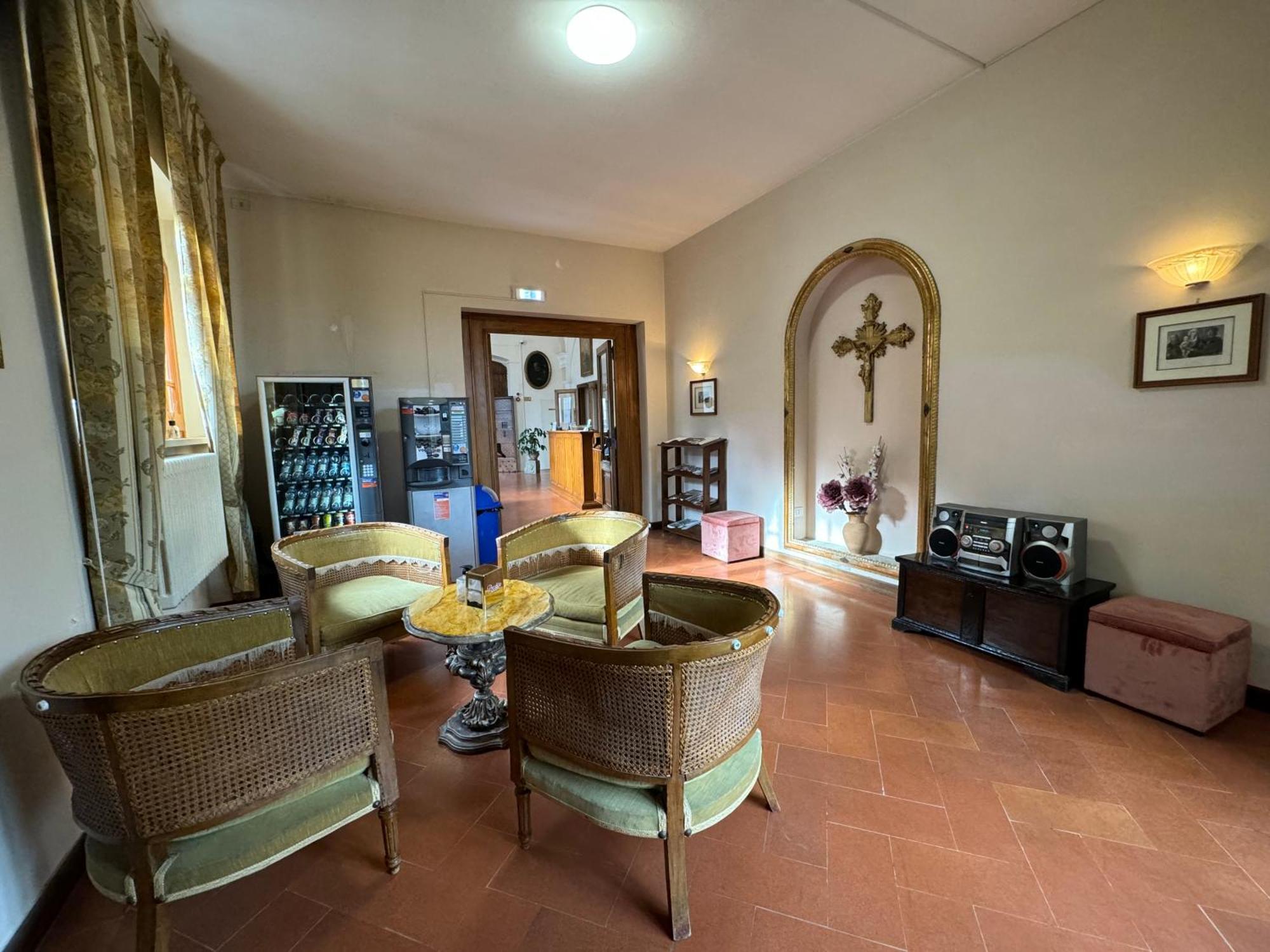 Monastero Ss. Annunziata Hotel Todi Exterior foto The interior of the church