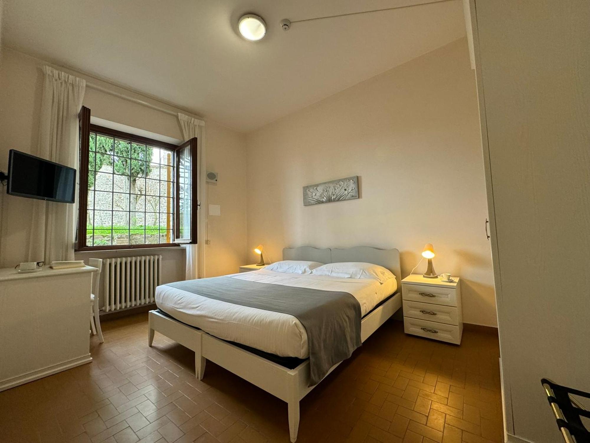 Monastero Ss. Annunziata Hotel Todi Exterior foto A room at the hotel