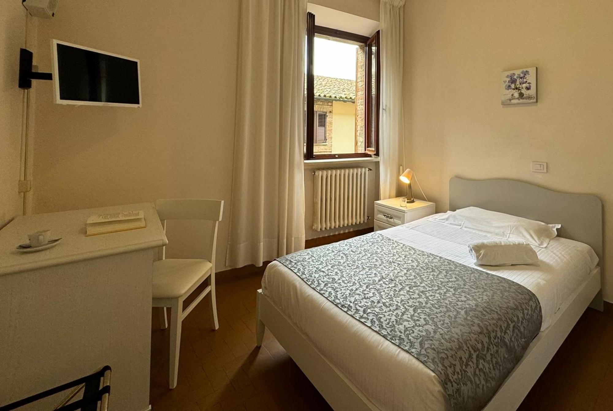Monastero Ss. Annunziata Hotel Todi Exterior foto A room at the hotel