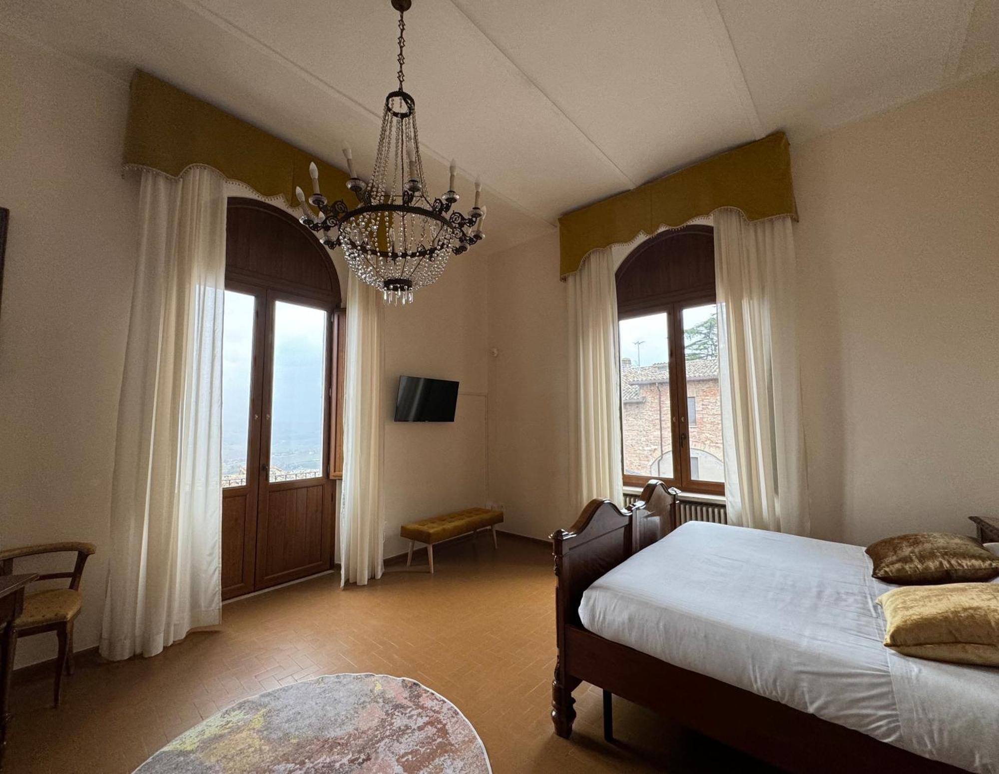 Monastero Ss. Annunziata Hotel Todi Exterior foto A room at the hotel