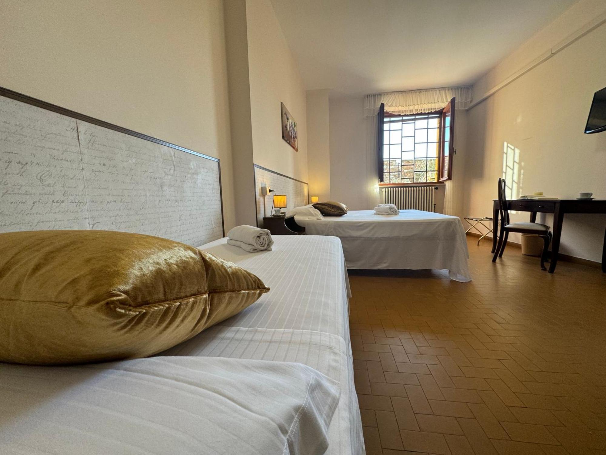 Monastero Ss. Annunziata Hotel Todi Cameră foto A room at the hotel