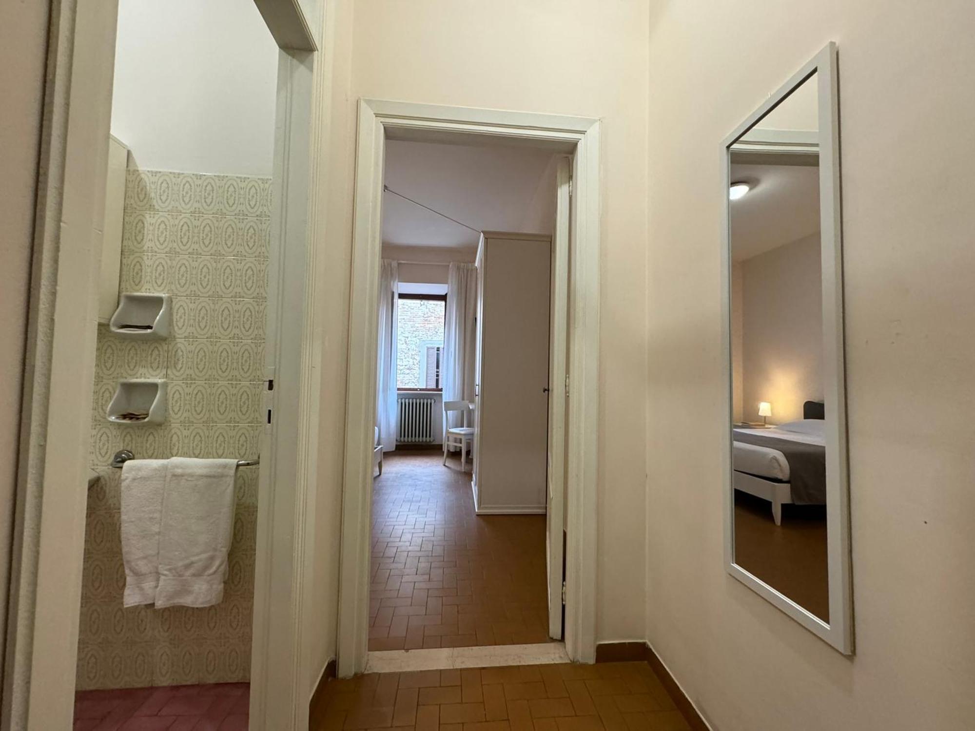 Monastero Ss. Annunziata Hotel Todi Exterior foto A typical room at the hotel