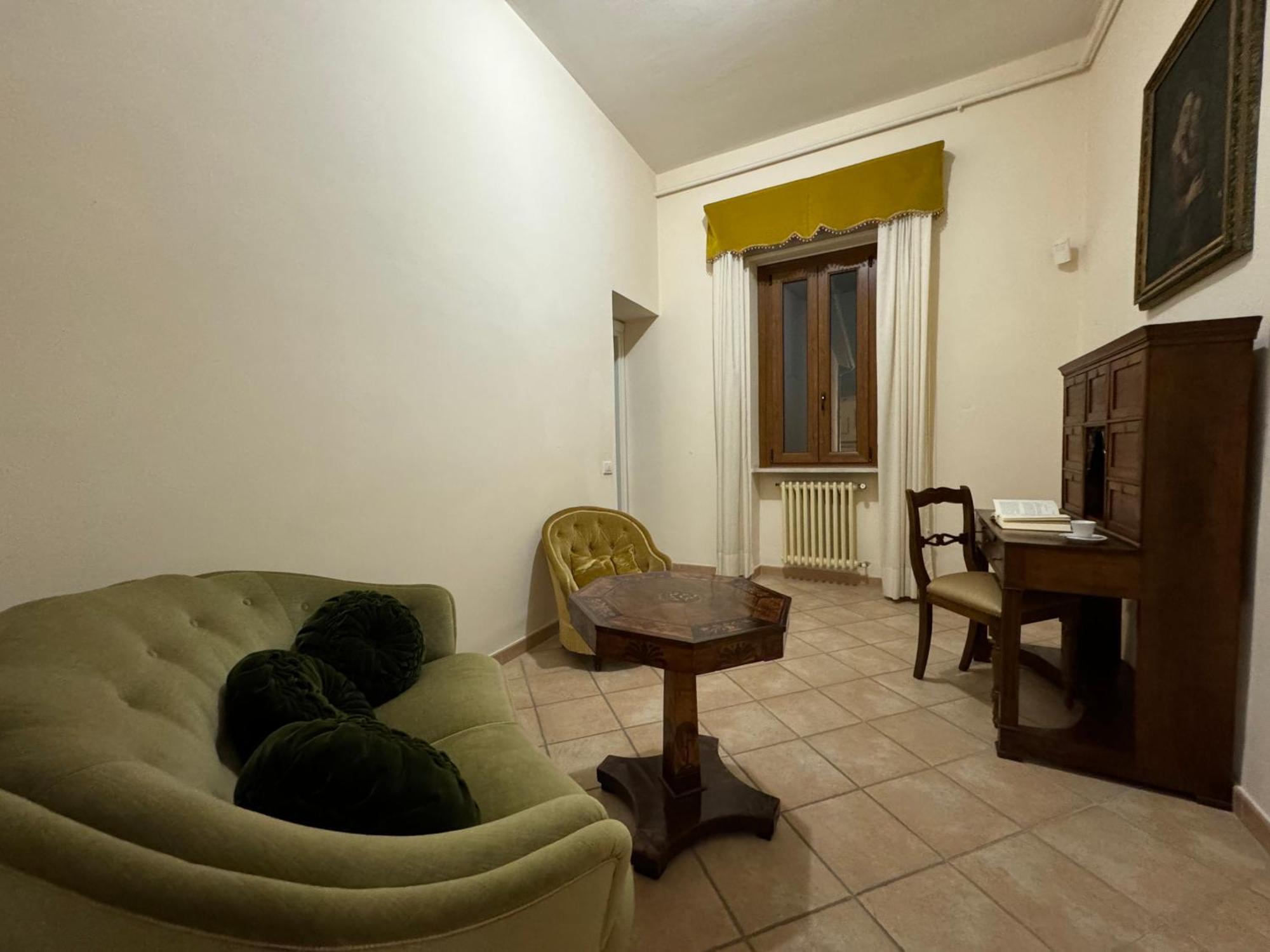 Monastero Ss. Annunziata Hotel Todi Exterior foto The room of the monastery where the body of Saint Thomas was found